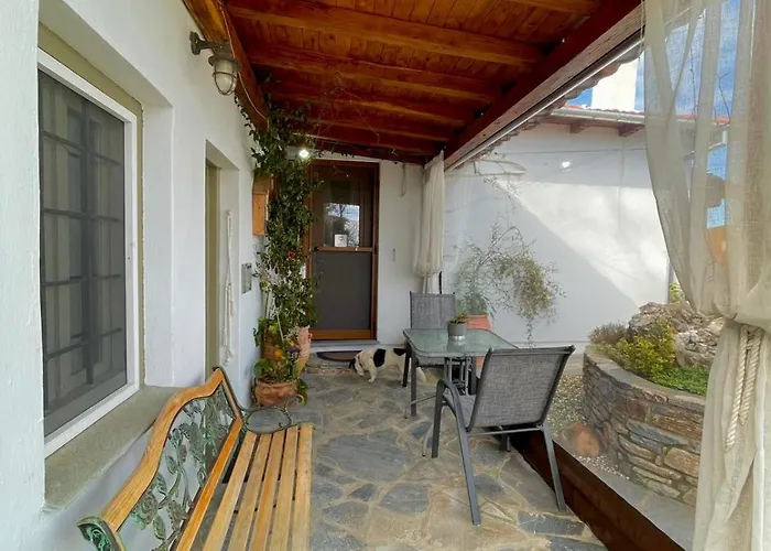 To Giataki Tou Pappou *